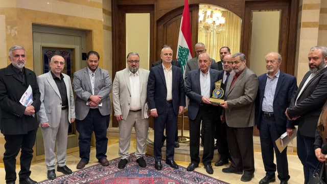 بری با هیأت اتحادیه رادیو و تلویزیون اسلامی در مورد نقش رسانه های مقاومت در مقابله با تجاوز گفتگو کرد